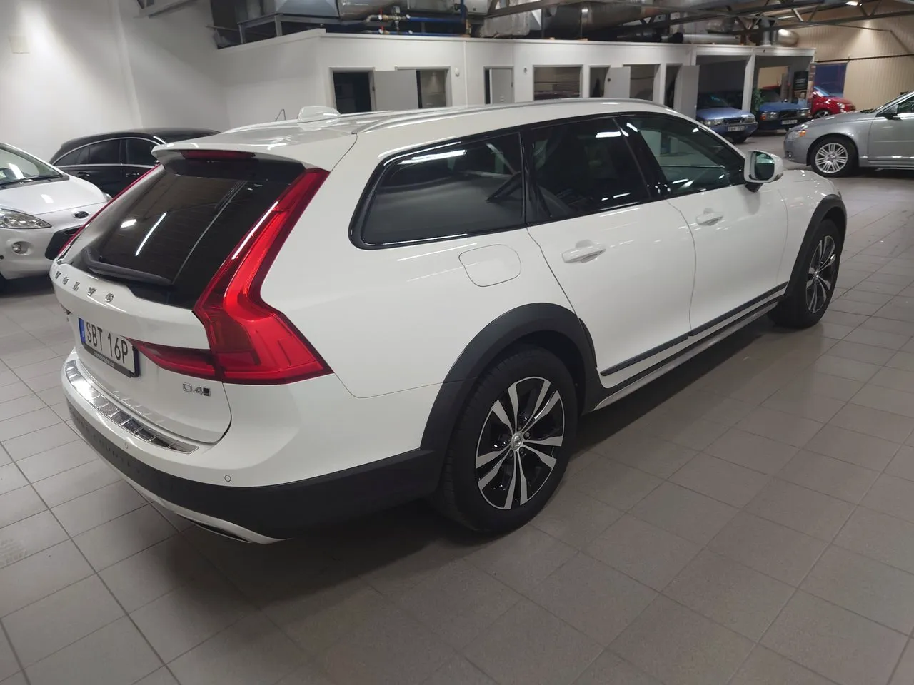 Vehicle image 5