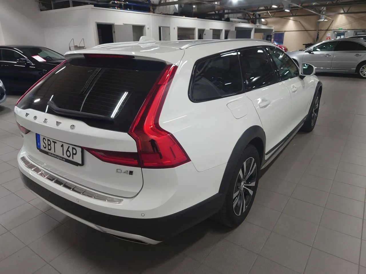 Vehicle image 4