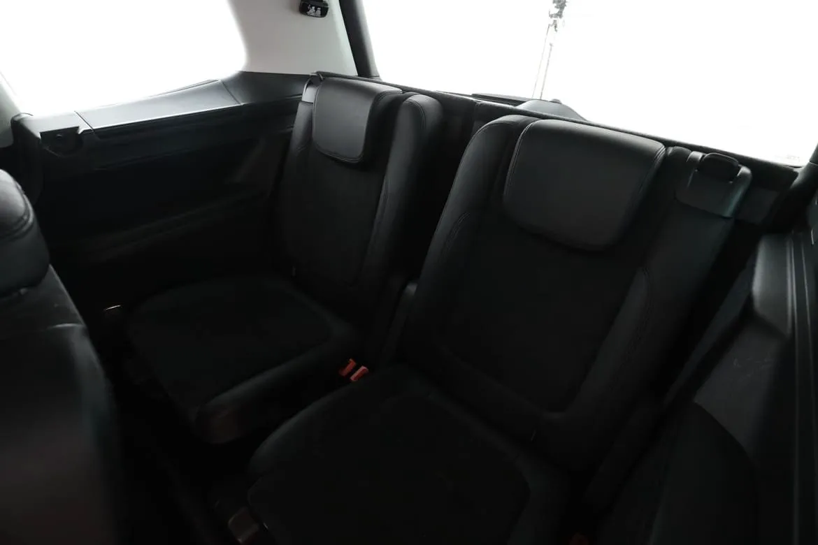 Vehicle image 32