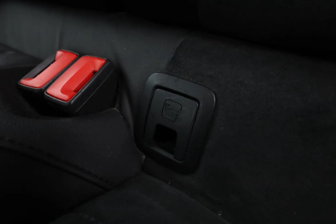 Vehicle image 32