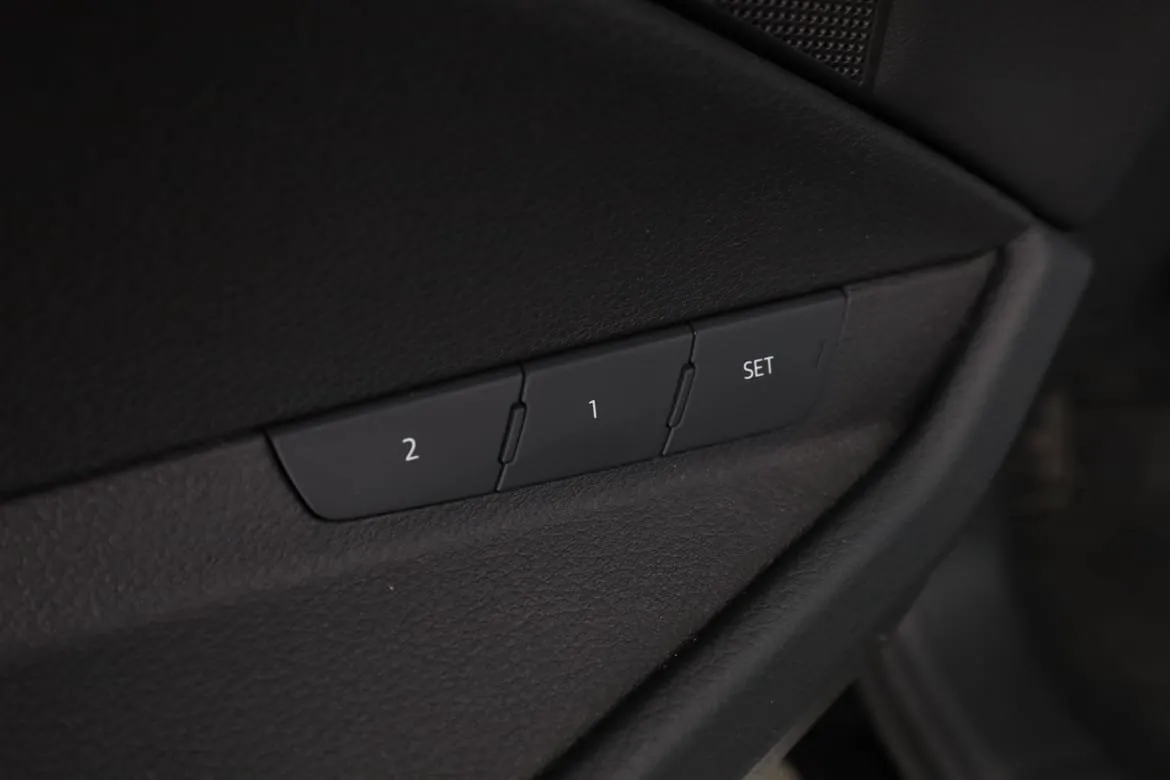 Vehicle image 34