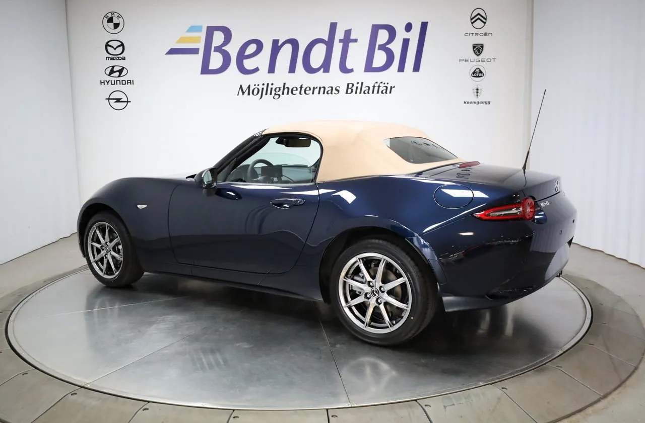 Vehicle image 26