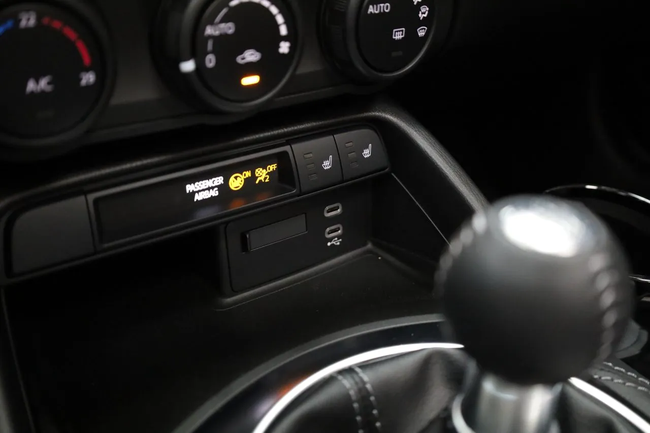 Vehicle image 27
