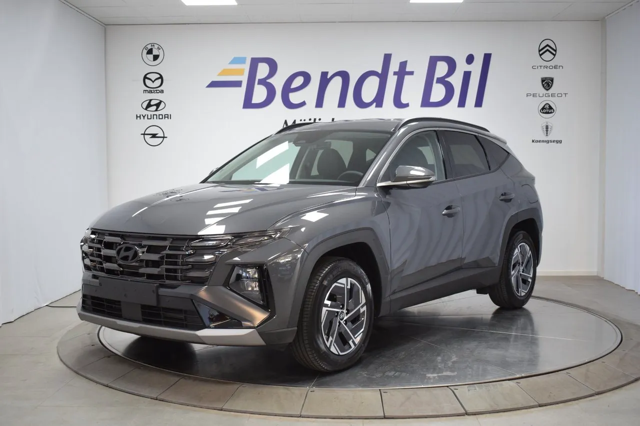 Vehicle image 15