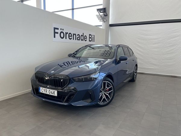 BMW i5 xDrive40 Touring M Sport Pro Dragkrok B&W 19" Rattvärme - 2027