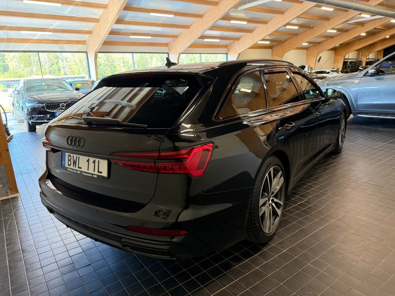 Vehicle image 3