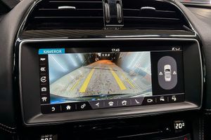 Jaguar F-Pace bild 14