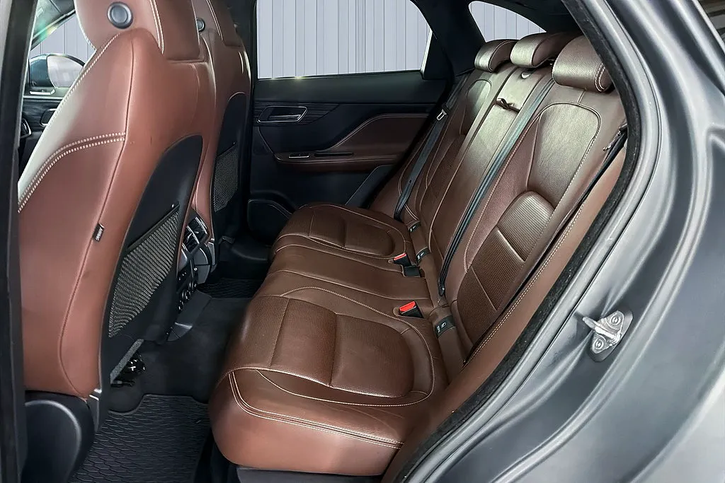 Vehicle image 18