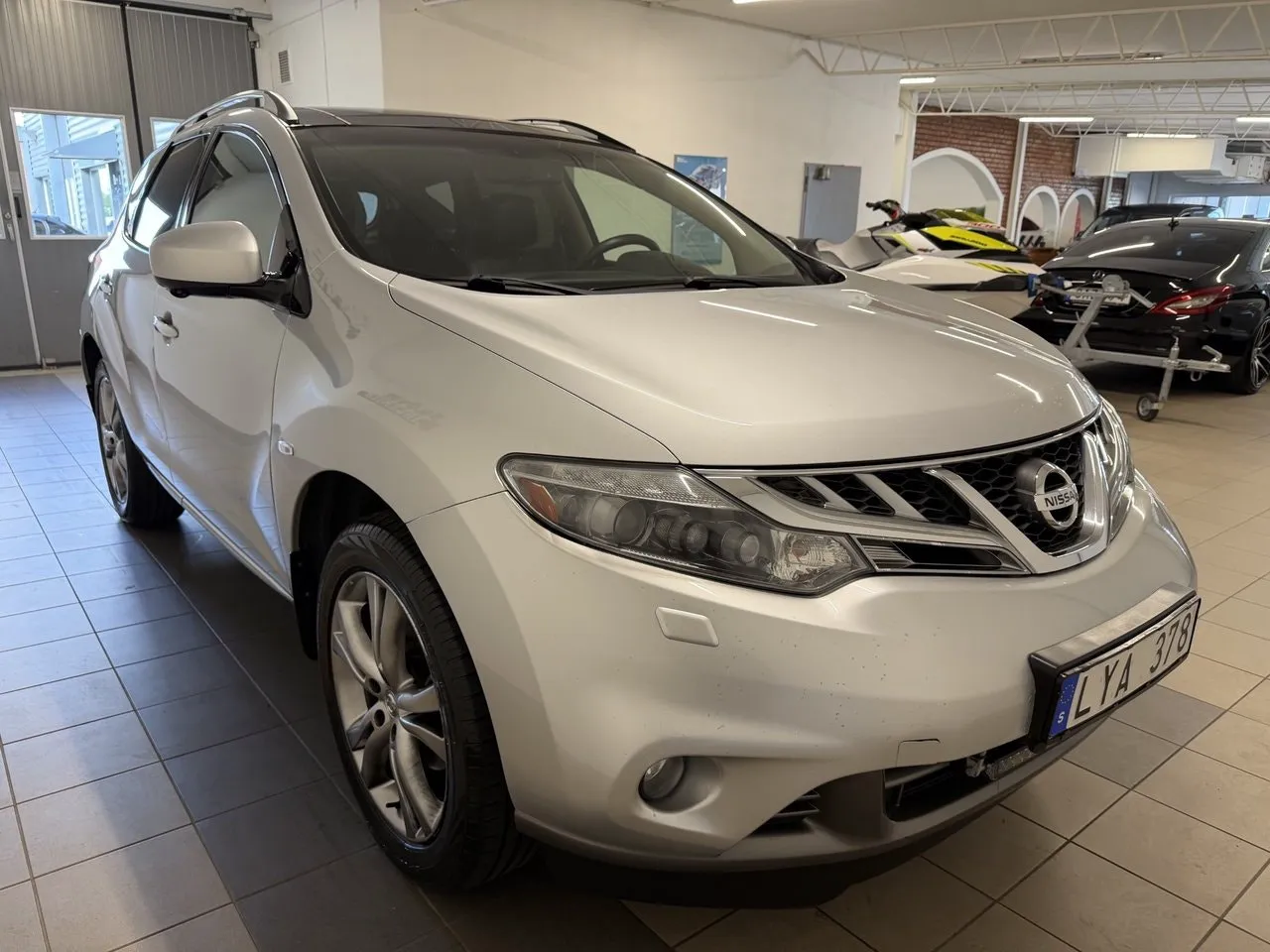 Vehicle image 5