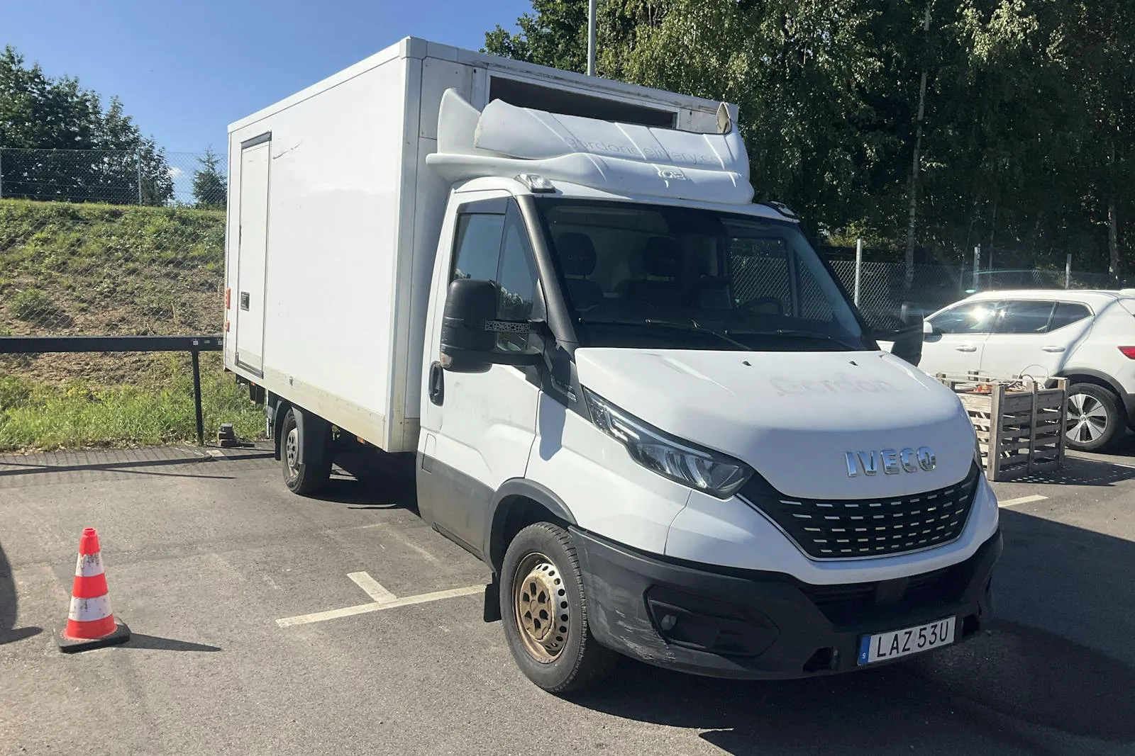 Vehicle image 16
