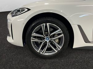 BMW i4 bild 16