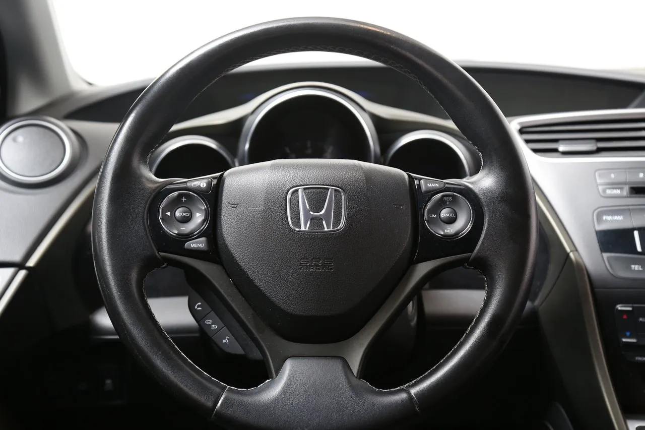 Vehicle image 14