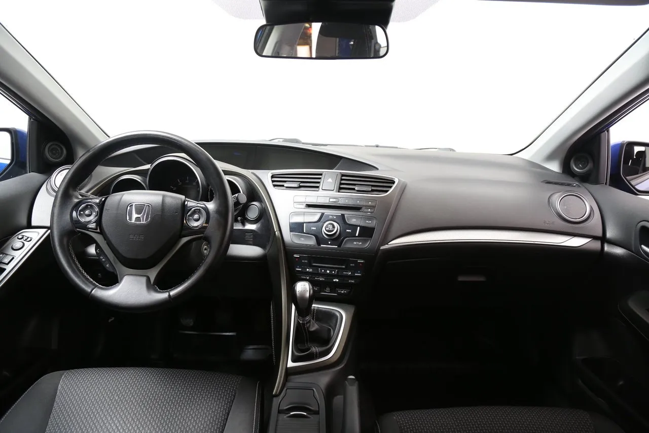 Vehicle image 16