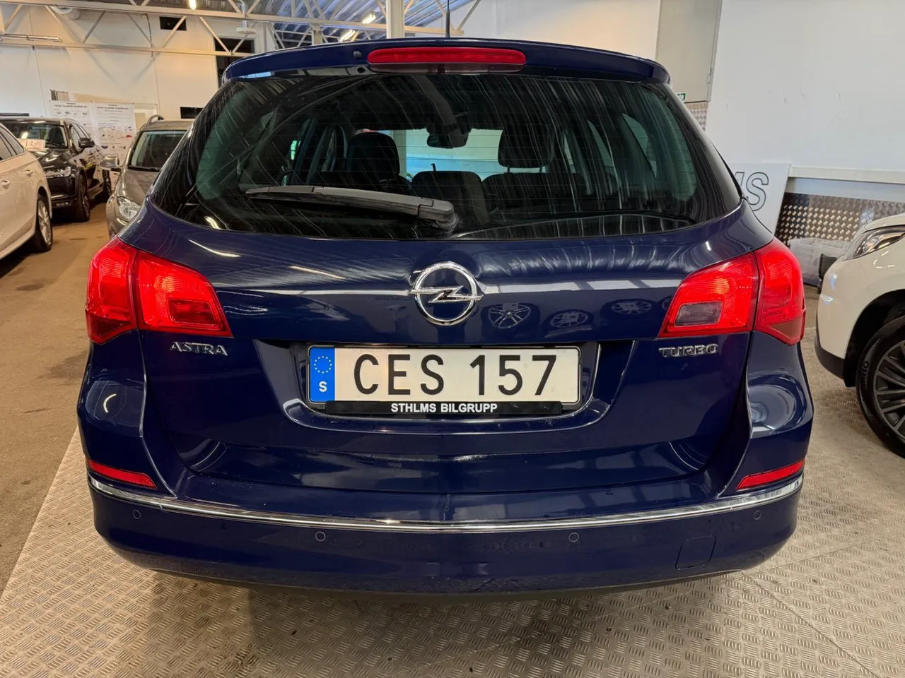 Vehicle image 10