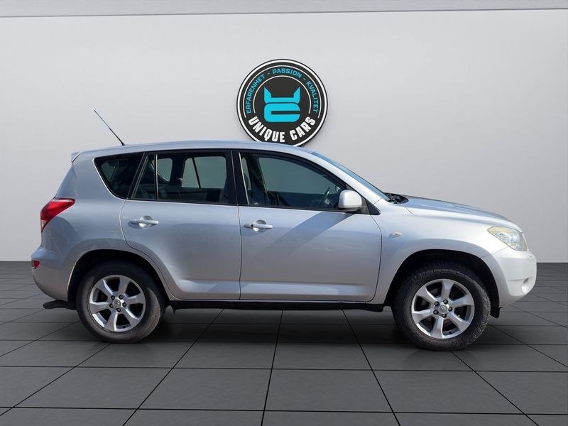 Toyota RAV4 bild 2