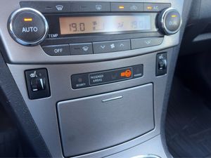 Toyota Avensis bild 18