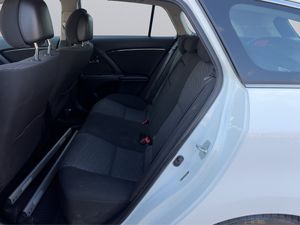 Toyota Avensis bild 21