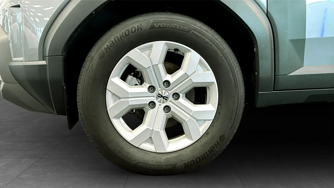 Vehicle image 8