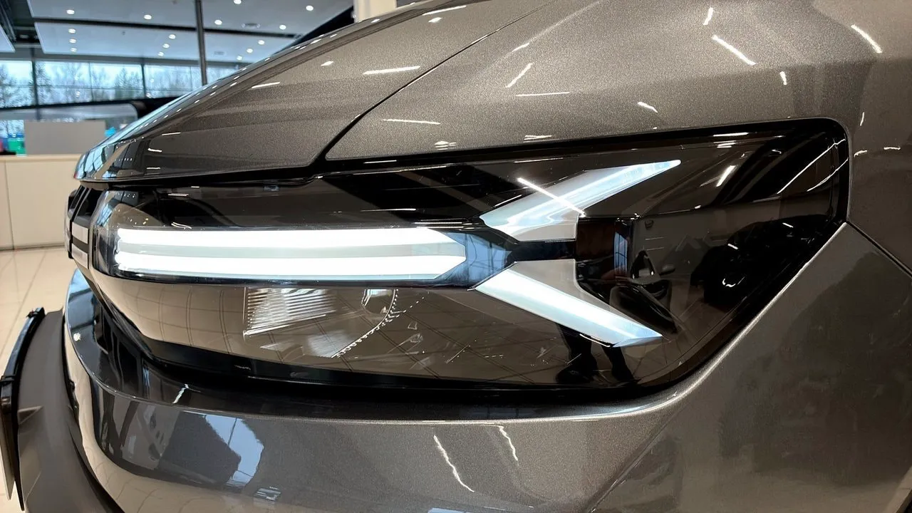 Vehicle image 23