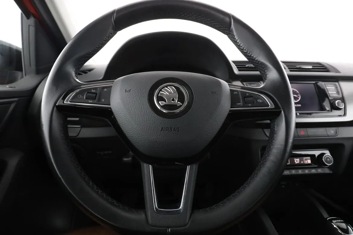 Vehicle image 18