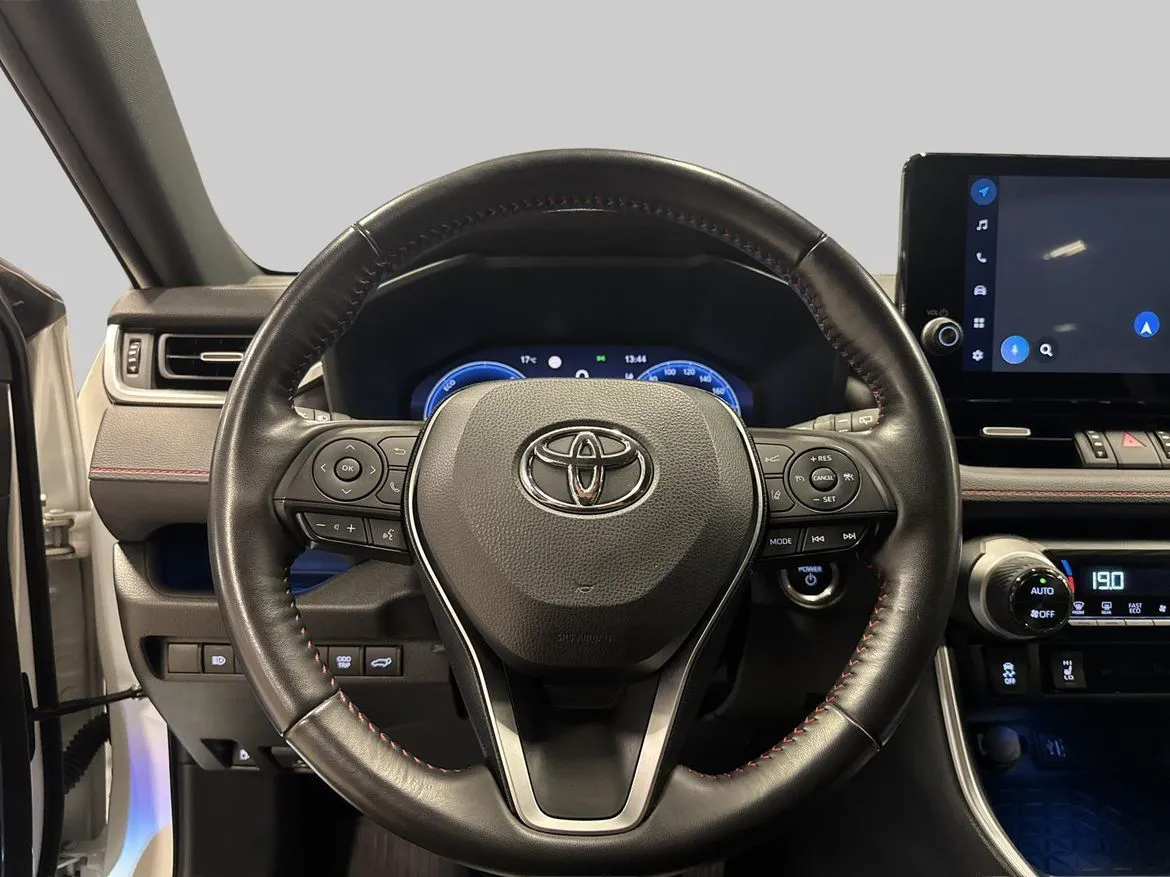 Vehicle image 18