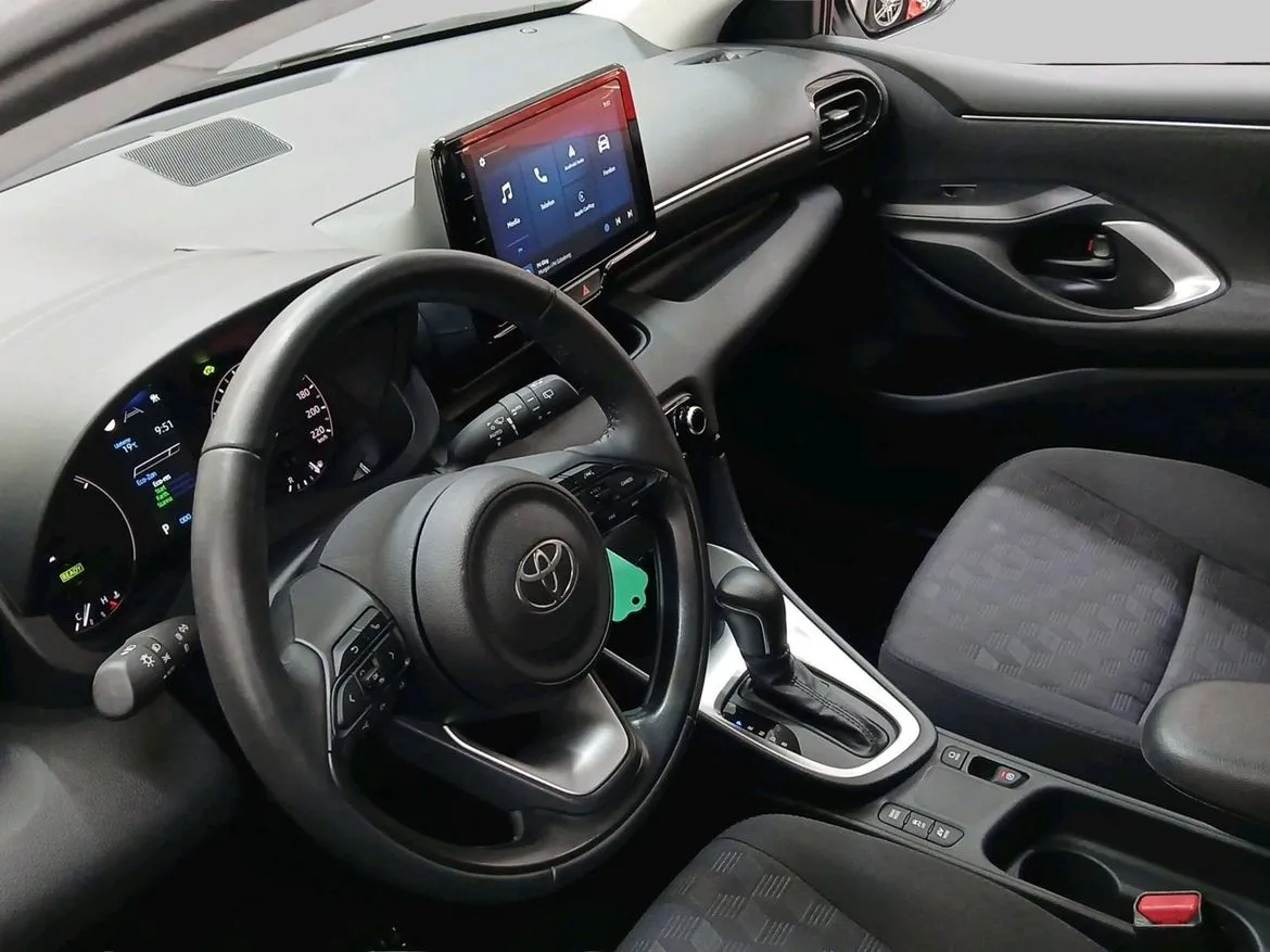 Vehicle image 10