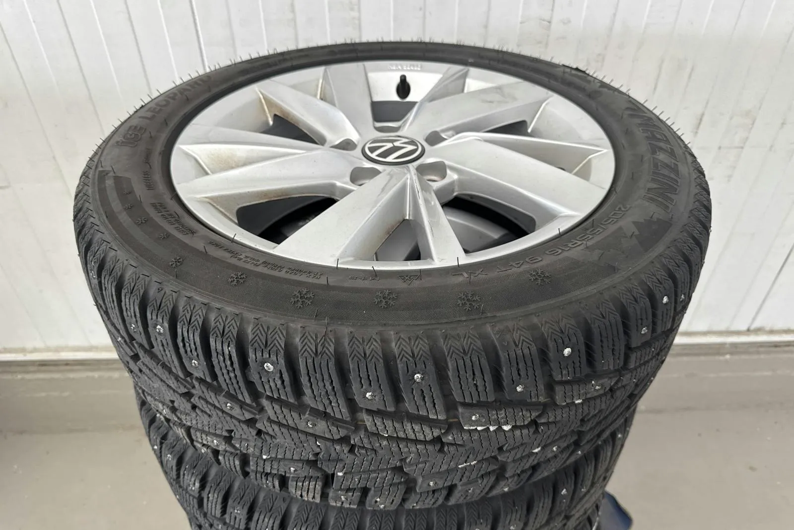 Vehicle image 15
