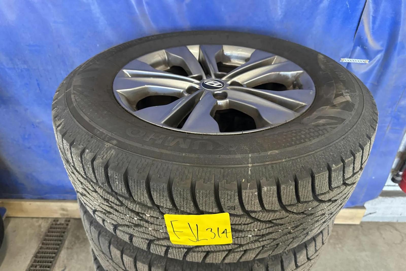 Vehicle image 16