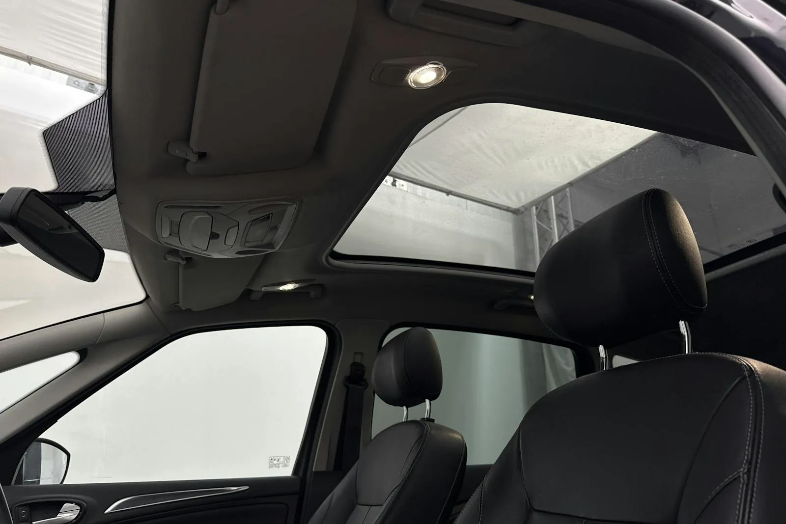 Vehicle image 16