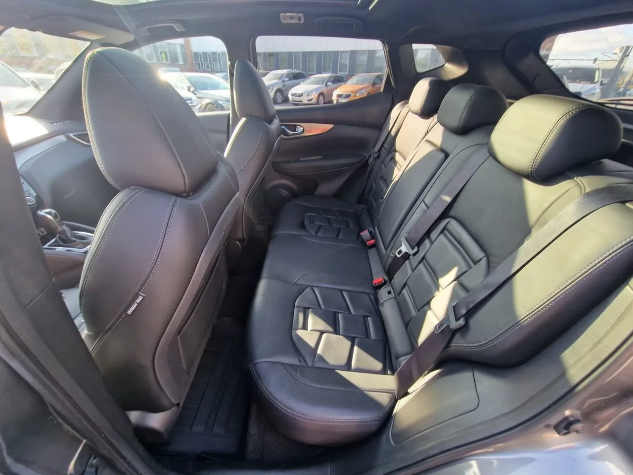 Vehicle image 14