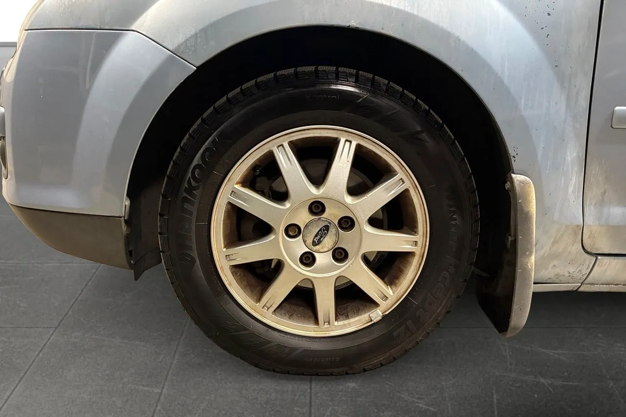 Vehicle image 15