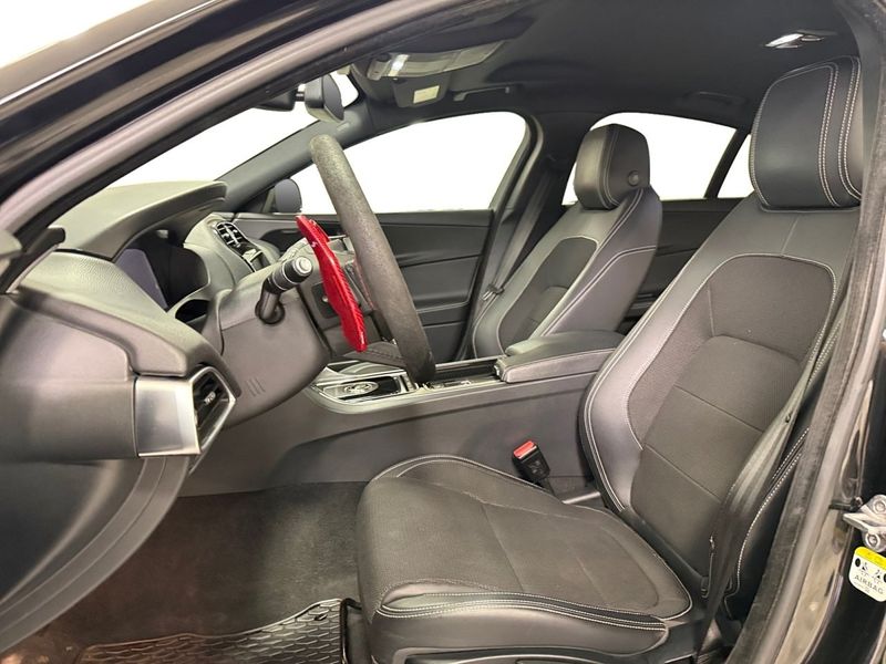 Jaguar XE bild 8