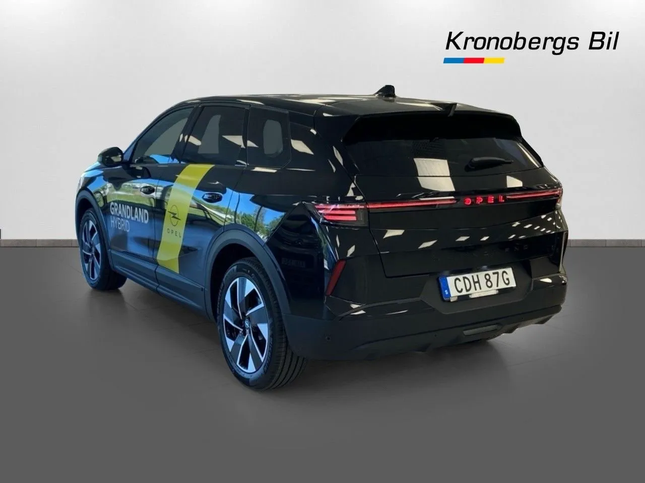 Vehicle image 5
