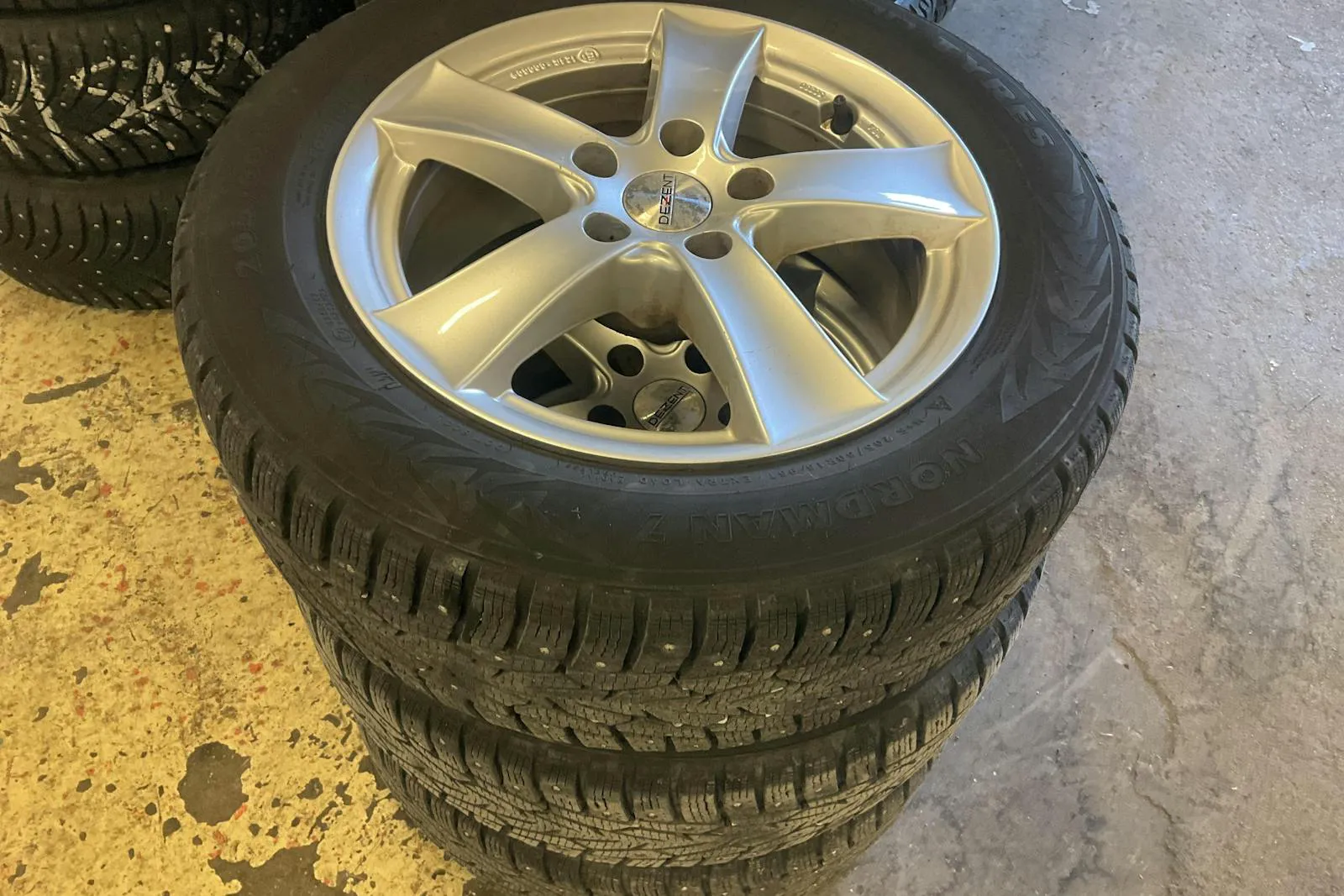 Vehicle image 16