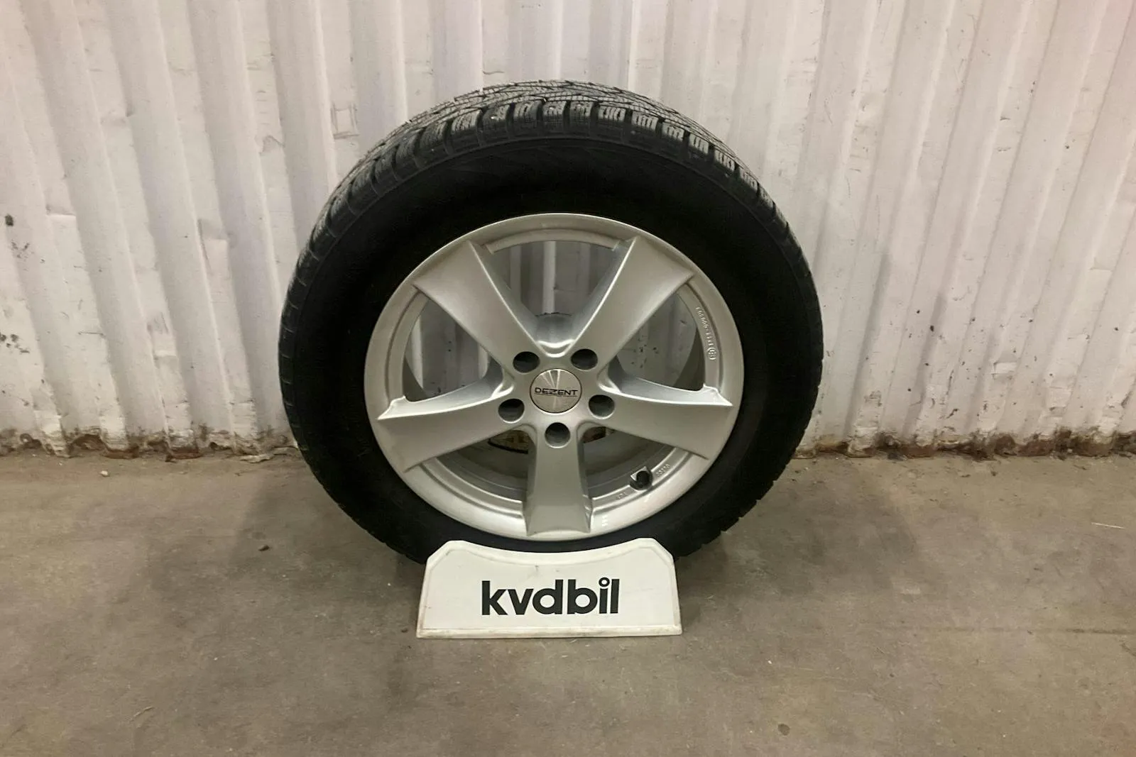 Vehicle image 15