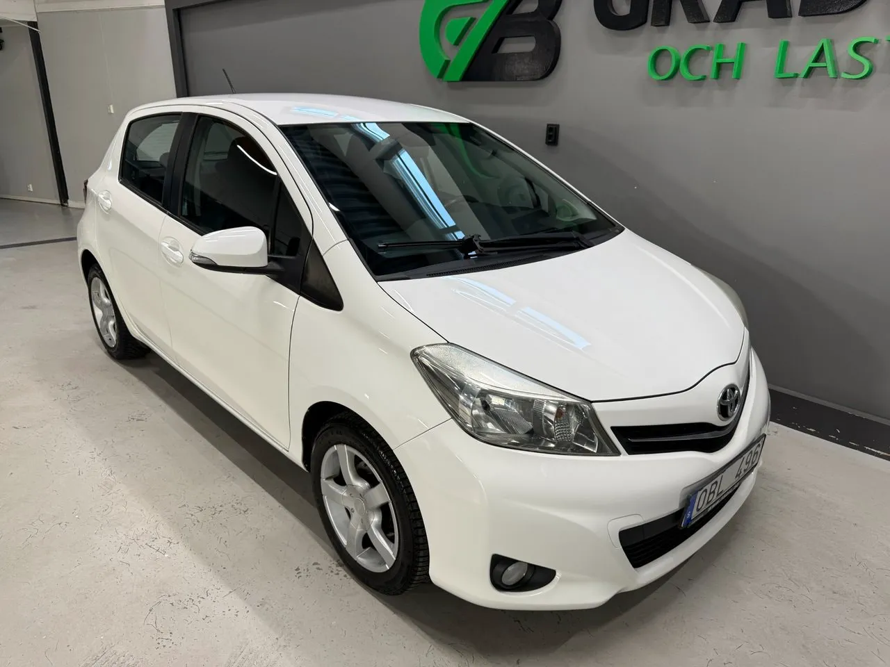 Vehicle image 6