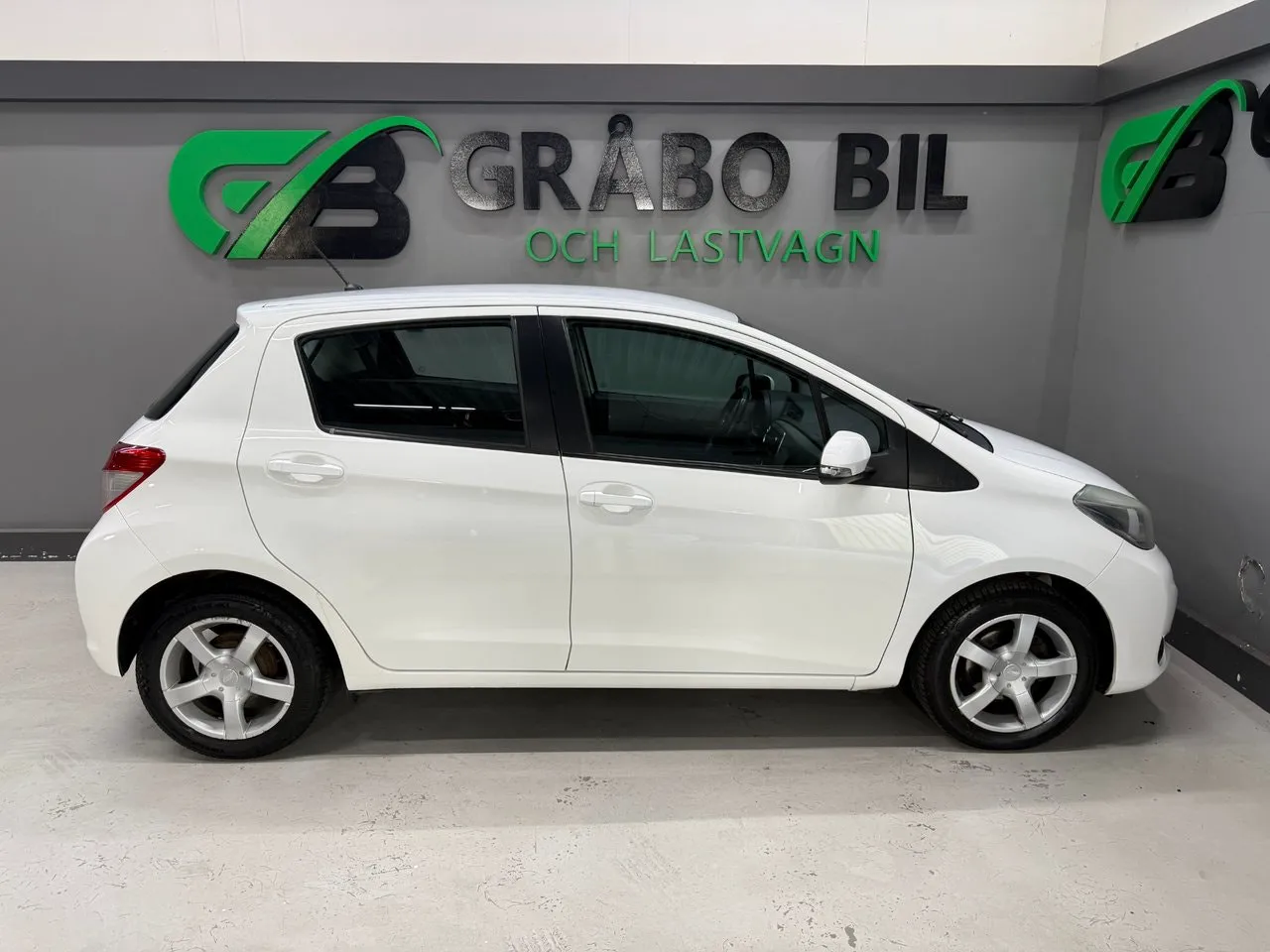 Vehicle image 5