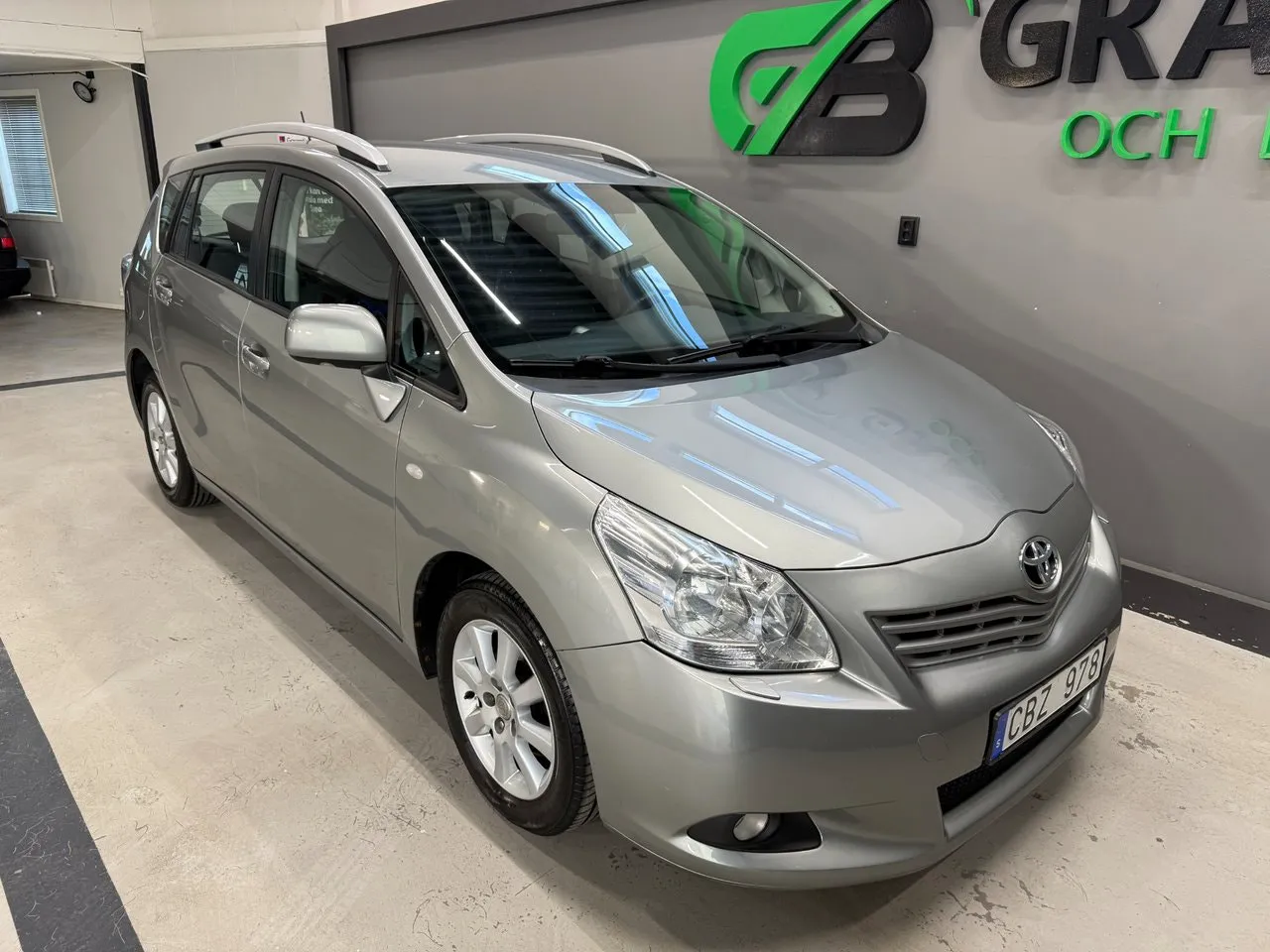 Vehicle image 6