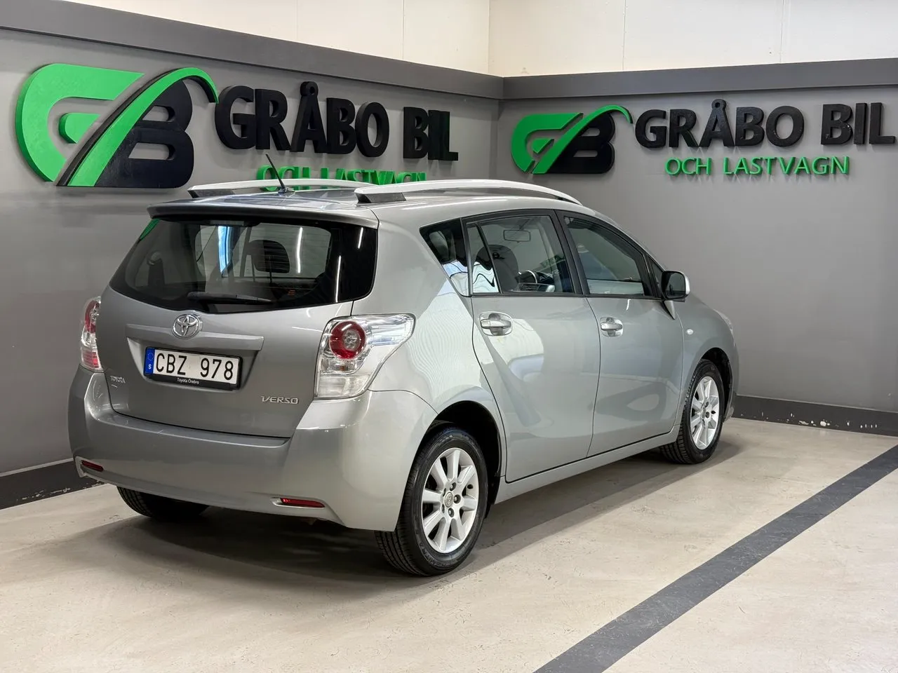 Vehicle image 4