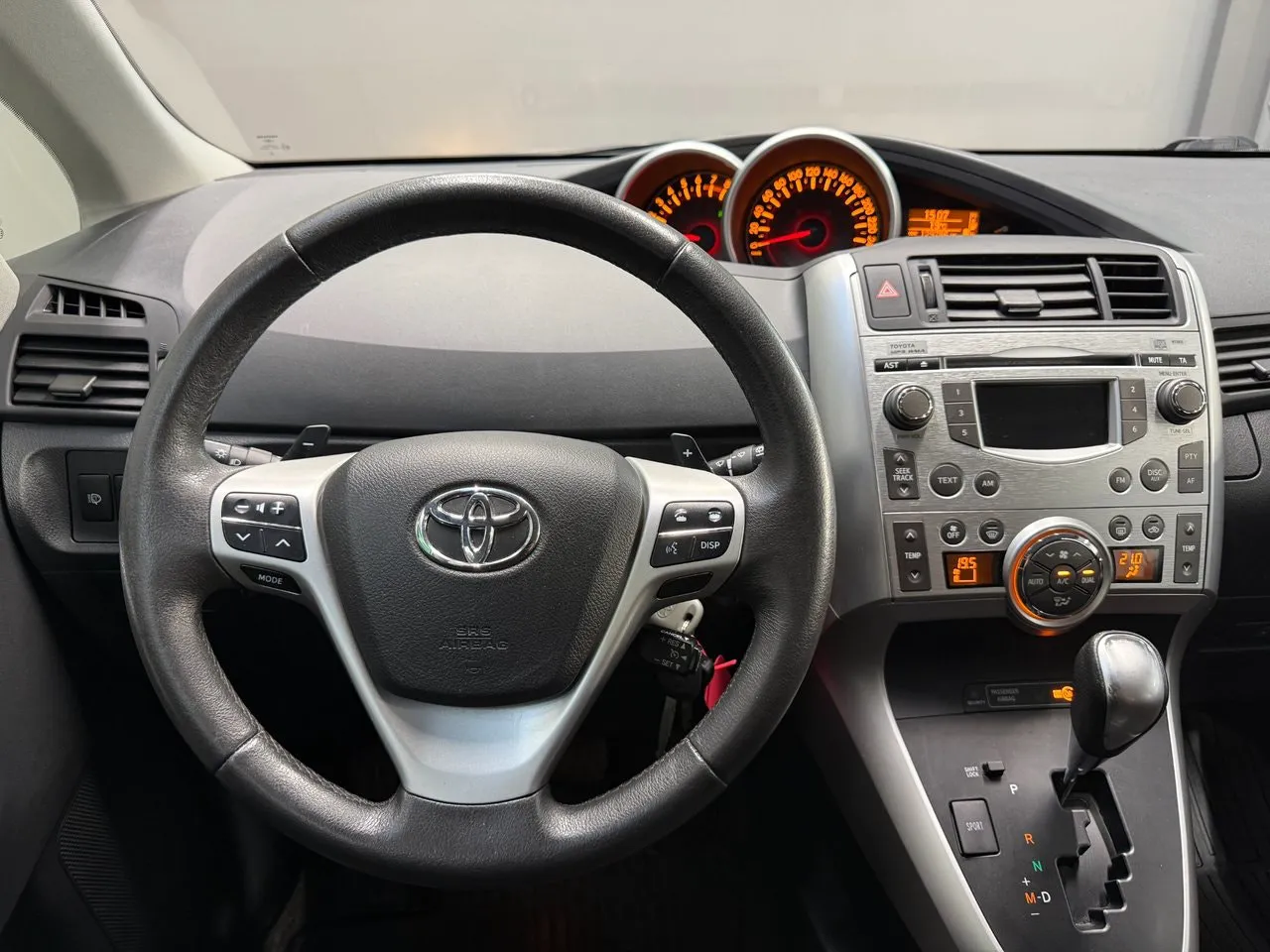 Vehicle image 15
