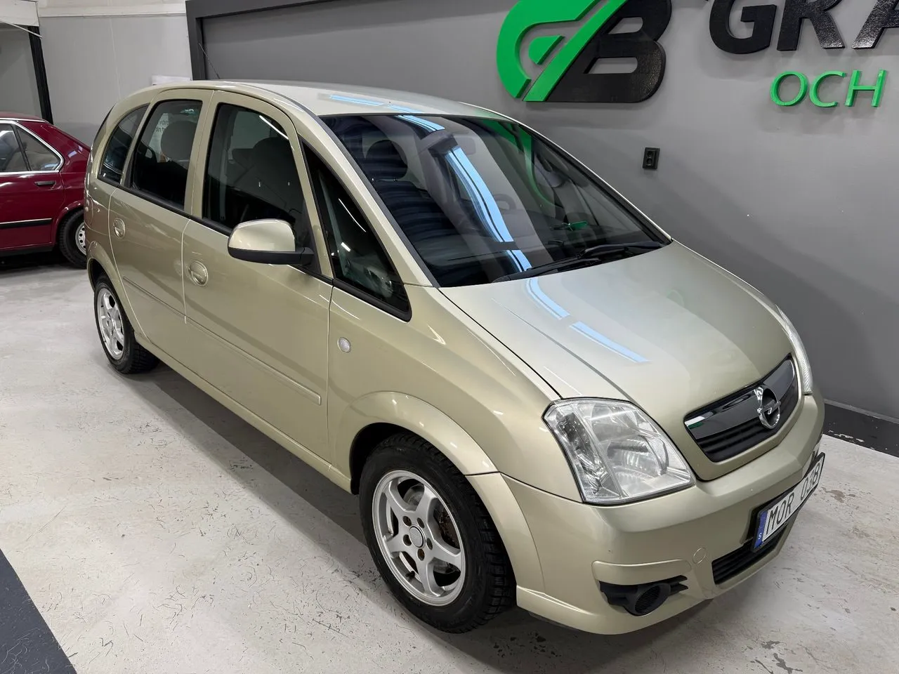Vehicle image 6