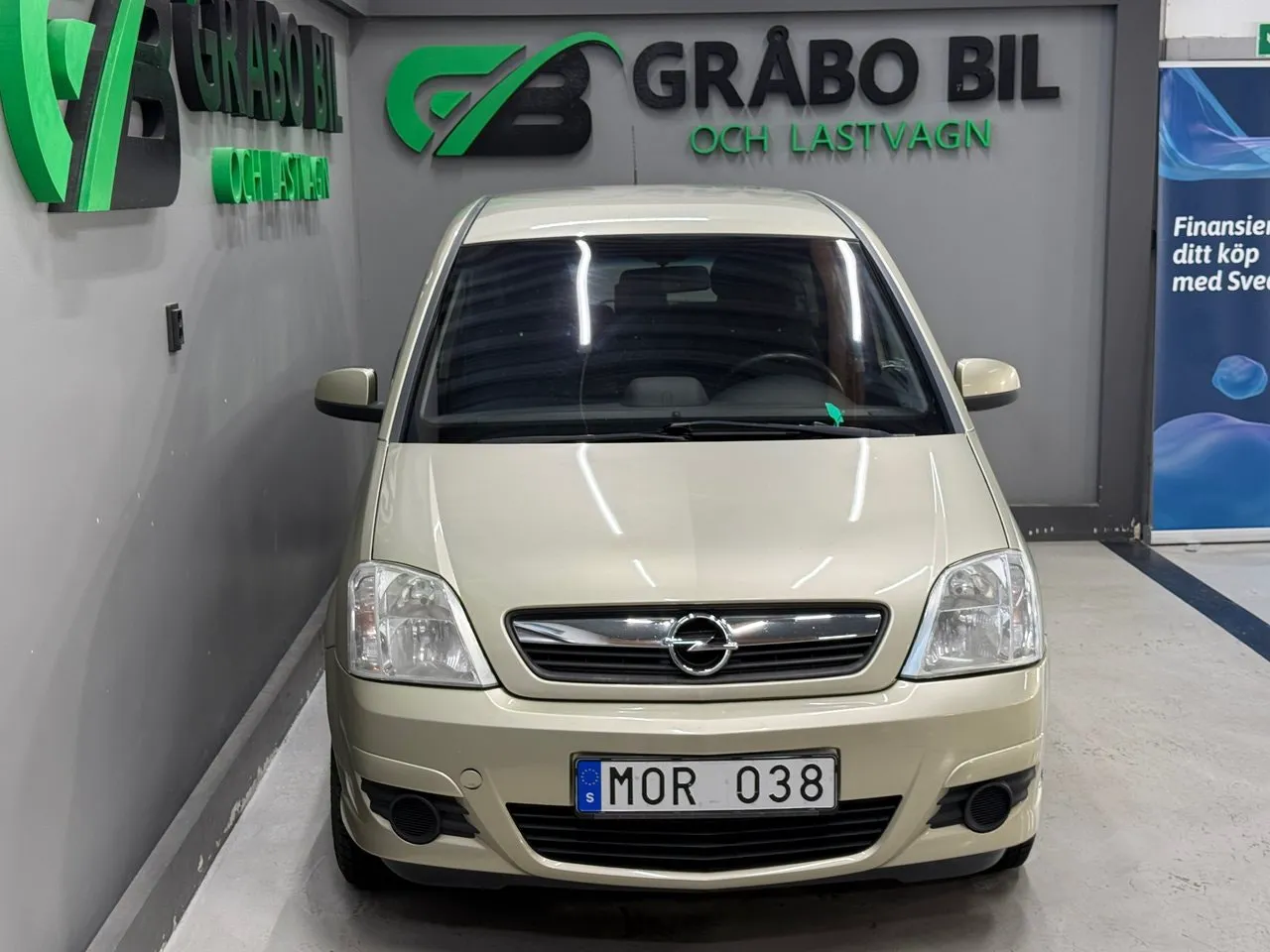 Vehicle image 3