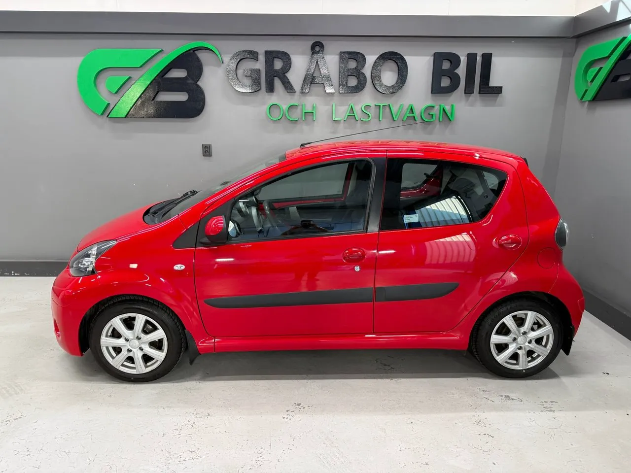 Vehicle image 1