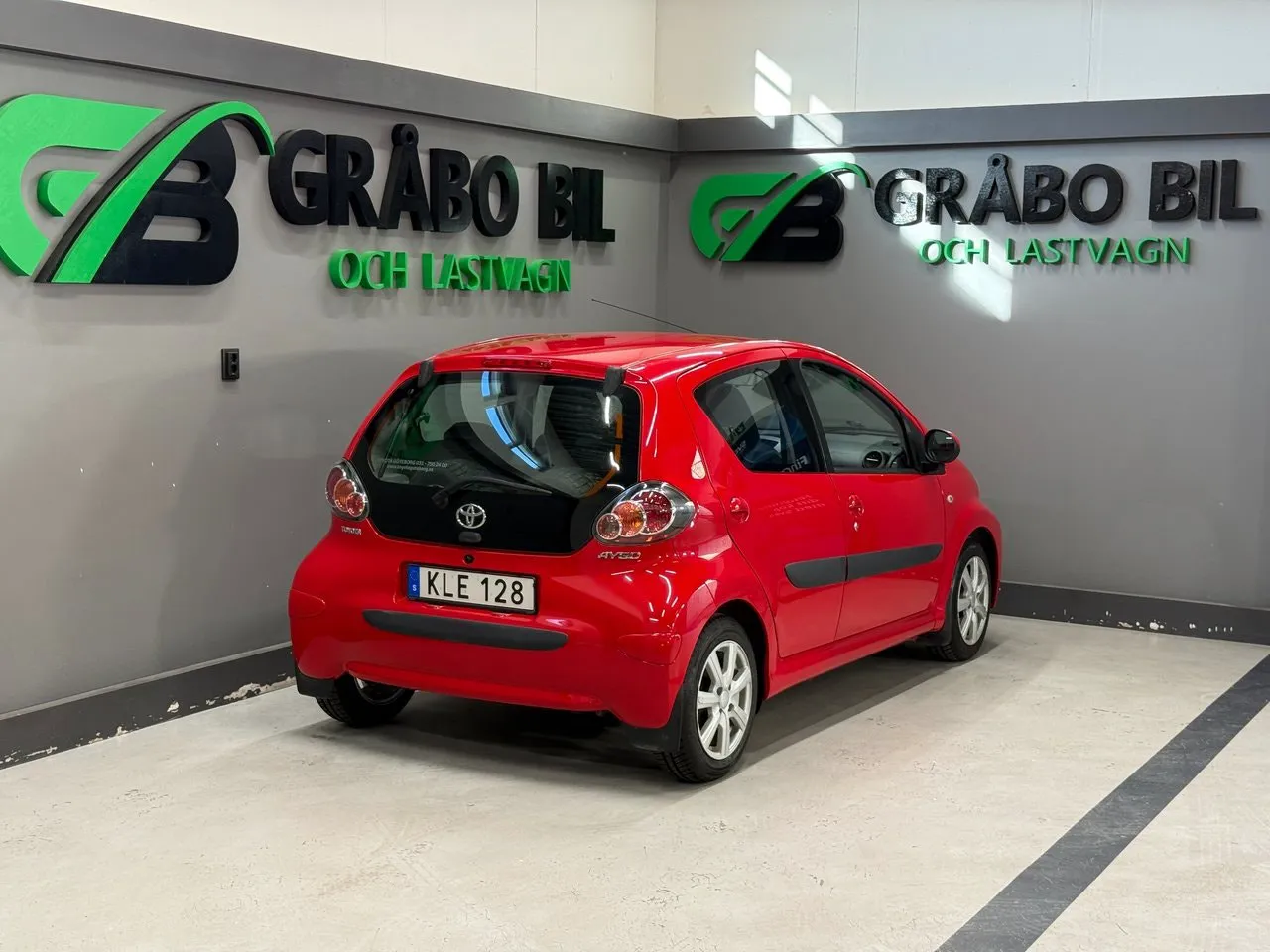 Vehicle image 4
