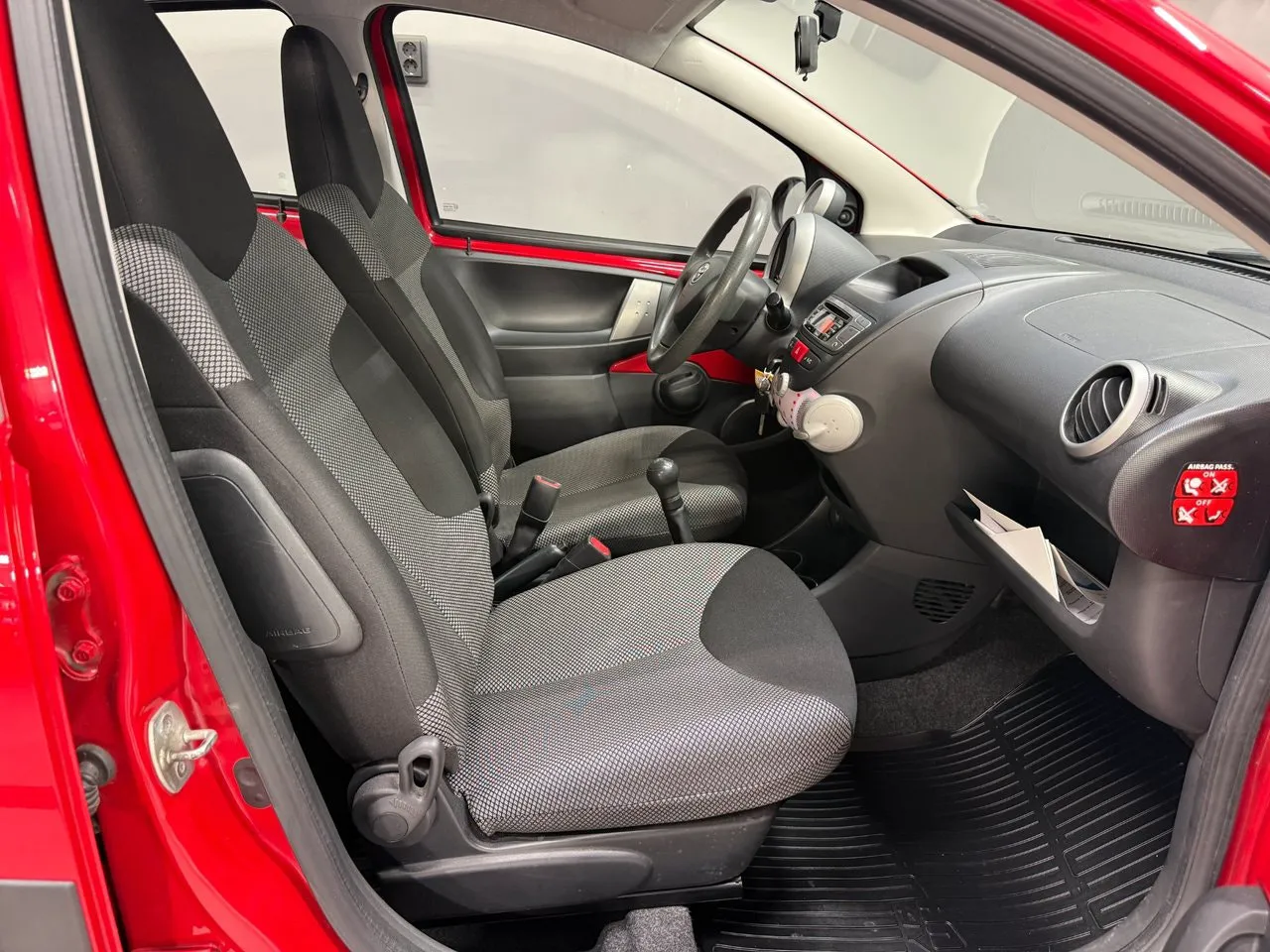 Vehicle image 9