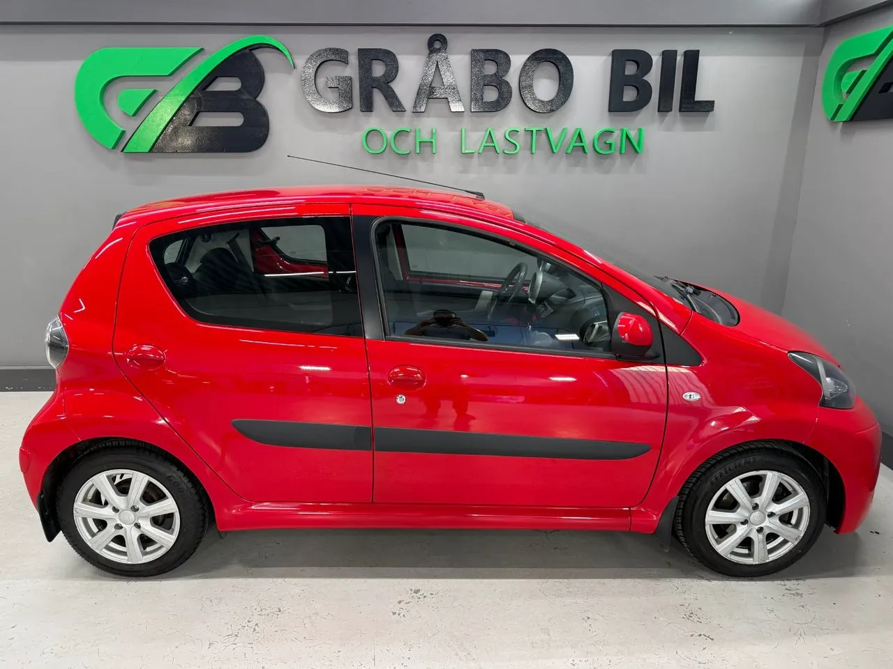 Vehicle image 5