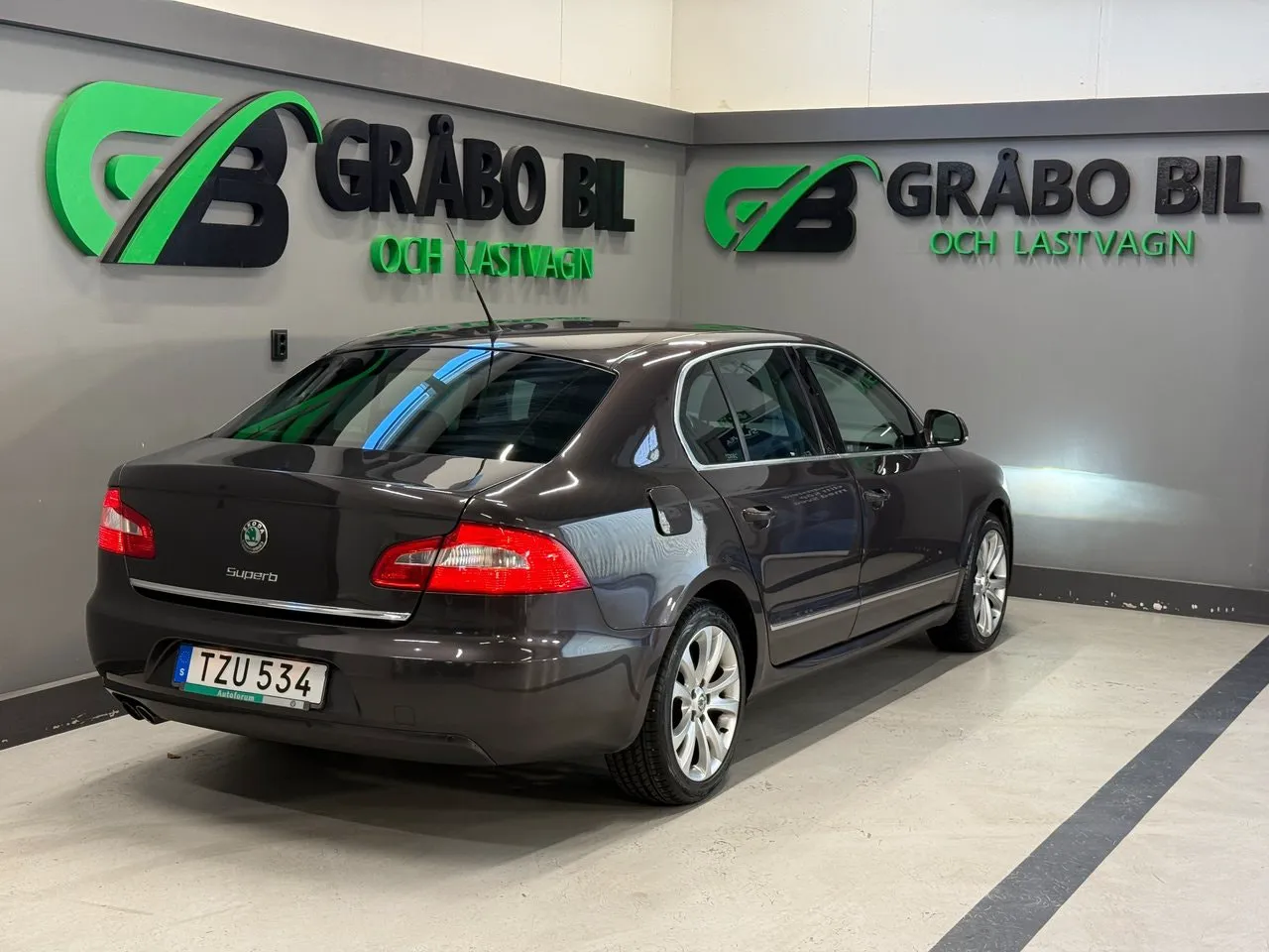 Vehicle image 4