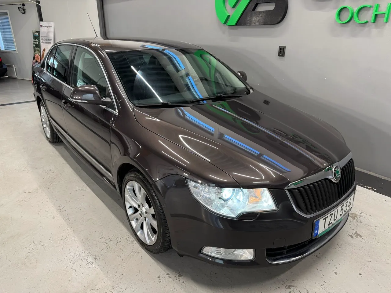 Vehicle image 6