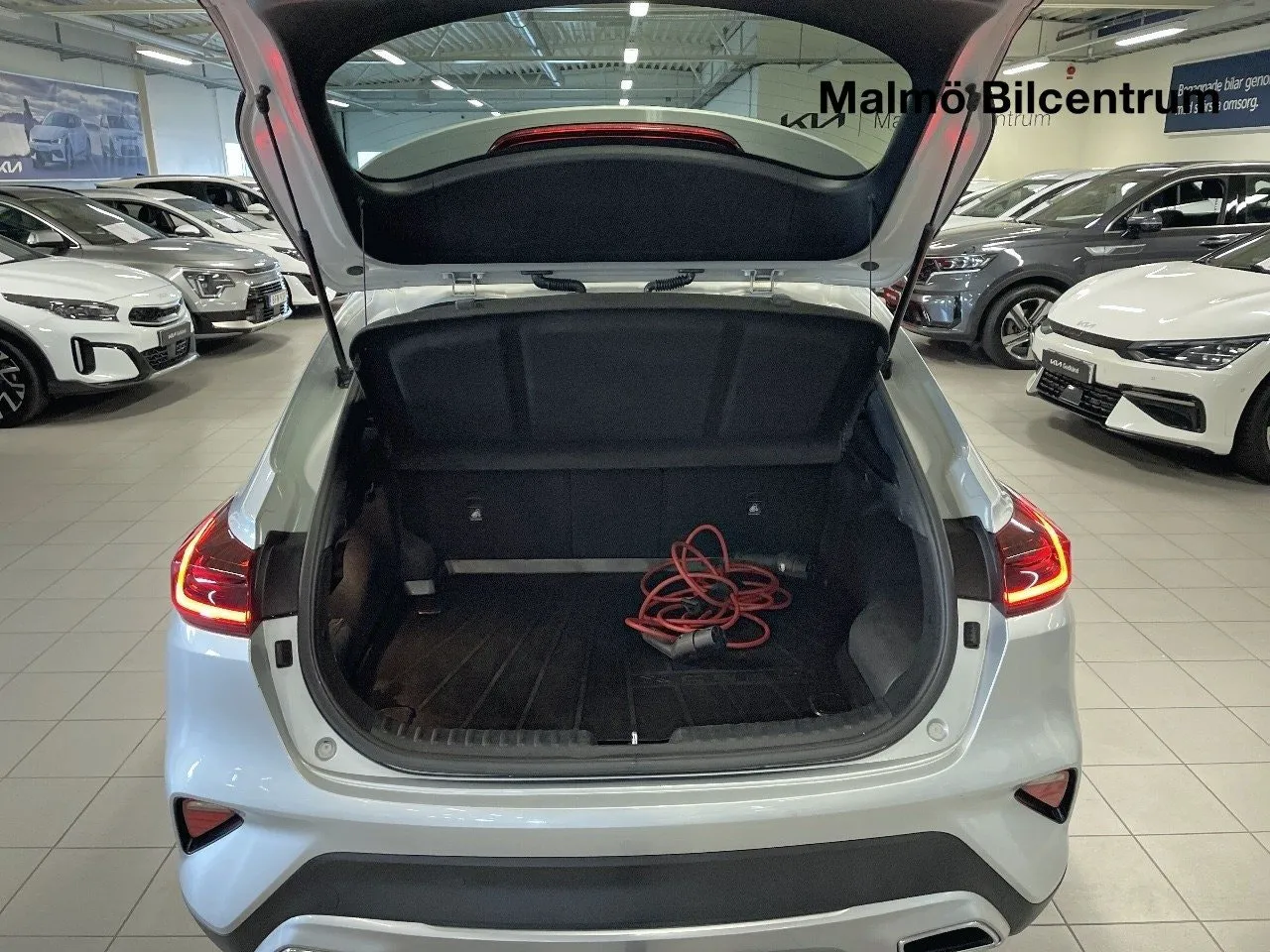 Vehicle image 18
