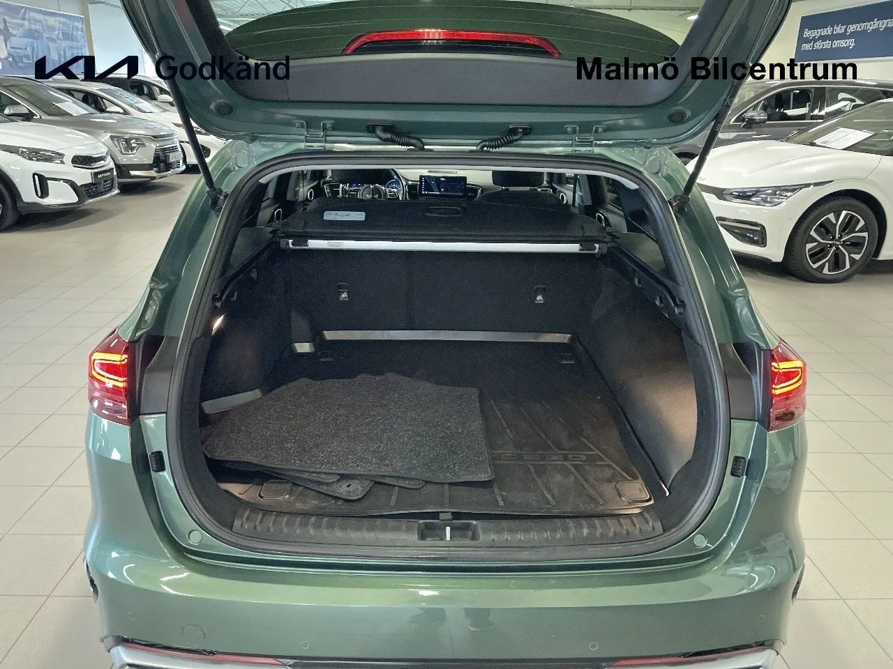 Vehicle image 18